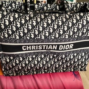 Christian Dior Tote! In great condition! Only used once!